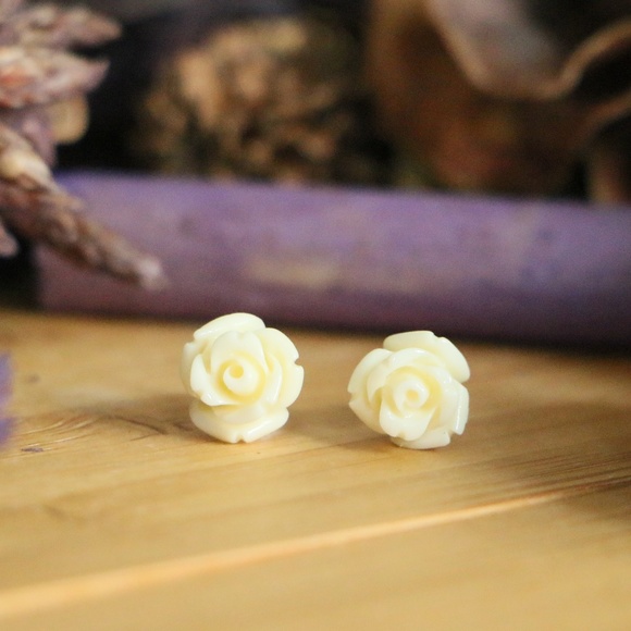 Teeda Jewelry - 925 Sterling silver flower 8mm earrings